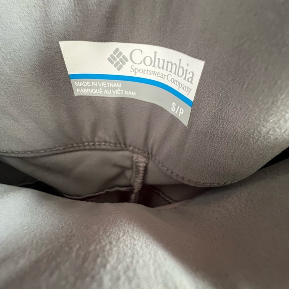 NWT: COLUMBIA Active Fit Stretchy Woman Capri Pants. S/P. Evergreen Fog Gray. - Picture 11 of 15